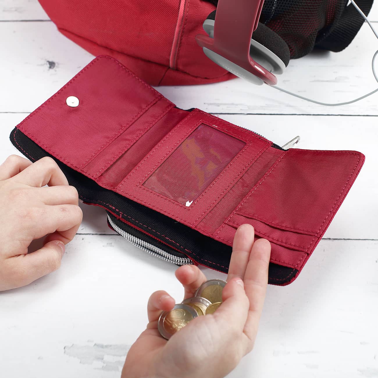 Rotes Portemonnaie von innen