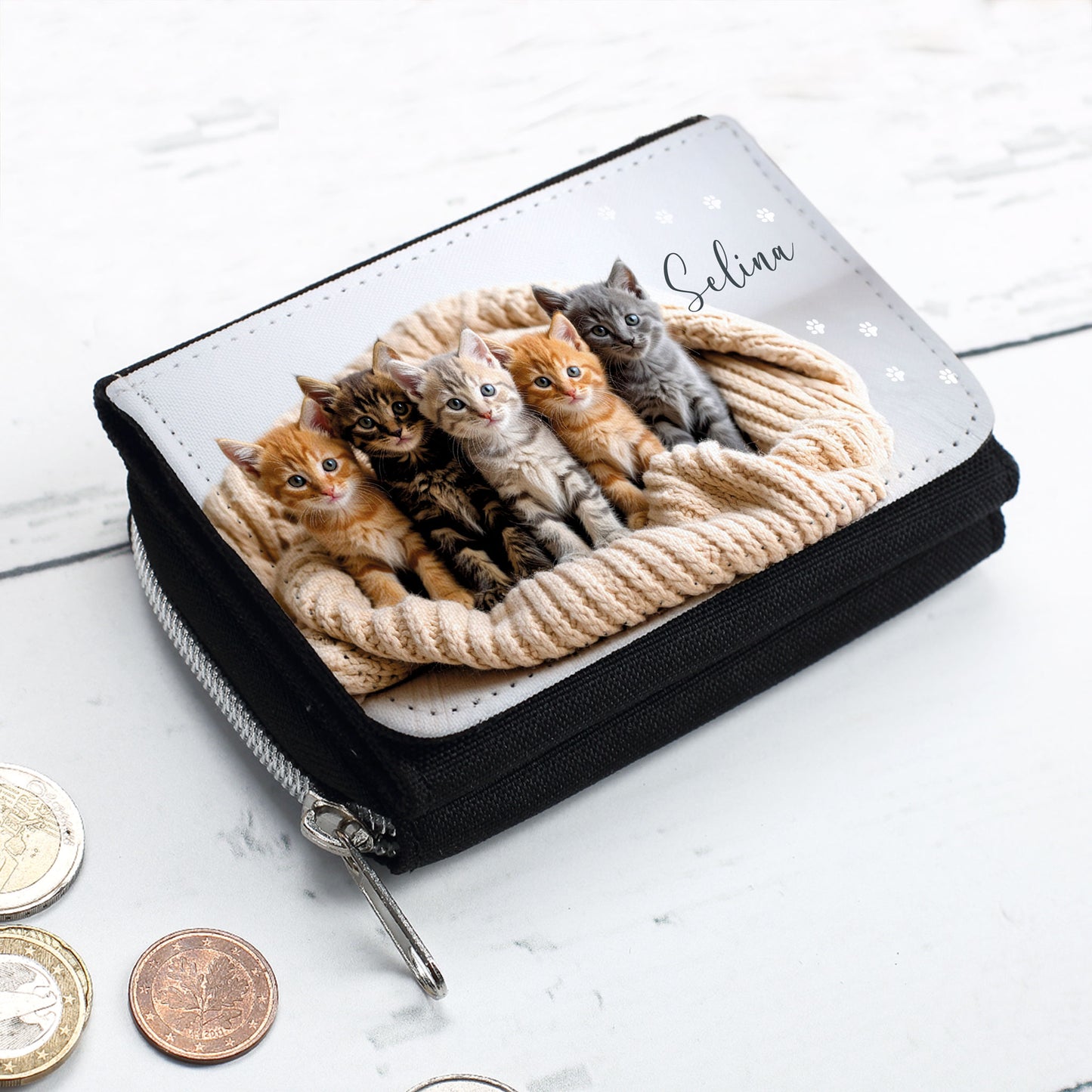 Personalisierte Kindergeldbörse mit Katzenmotiv und Name "Selina" auf weißem Hintergrund