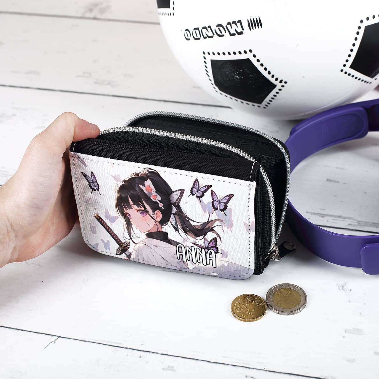 Bedrucktes Portemonnaie mit Anime-Figur, Schmetterlingen und Wunschname 