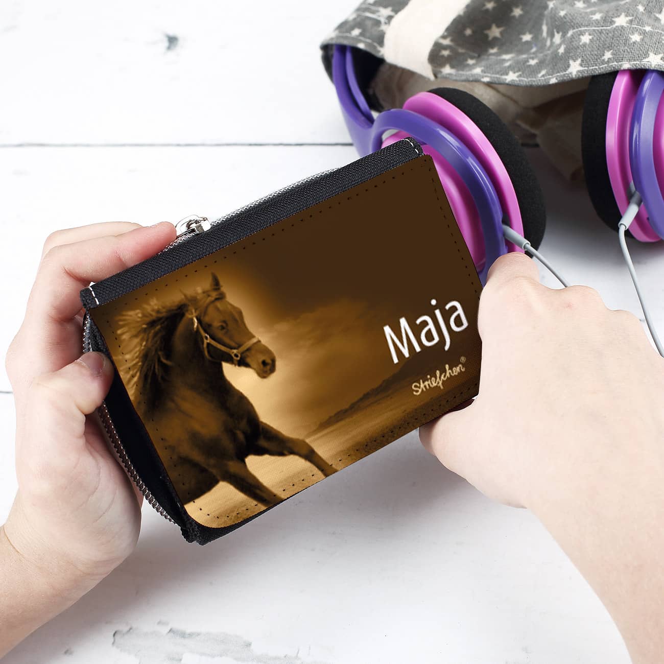 Schwarze Geldbörse mit Pferdemotiv