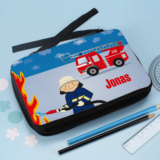 Mit dem Namen bedruckte Federmappe für Jungen