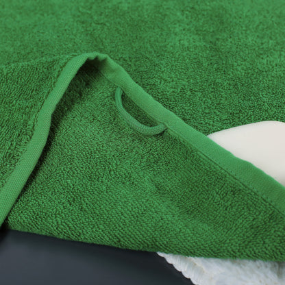 Detailansicht der Schlaufe zum Aufhängen des grünen Handtuchs