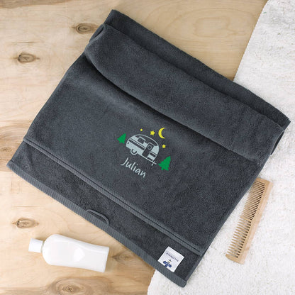 Camper Duschtuch mit Wohnwagen und Name bestickt