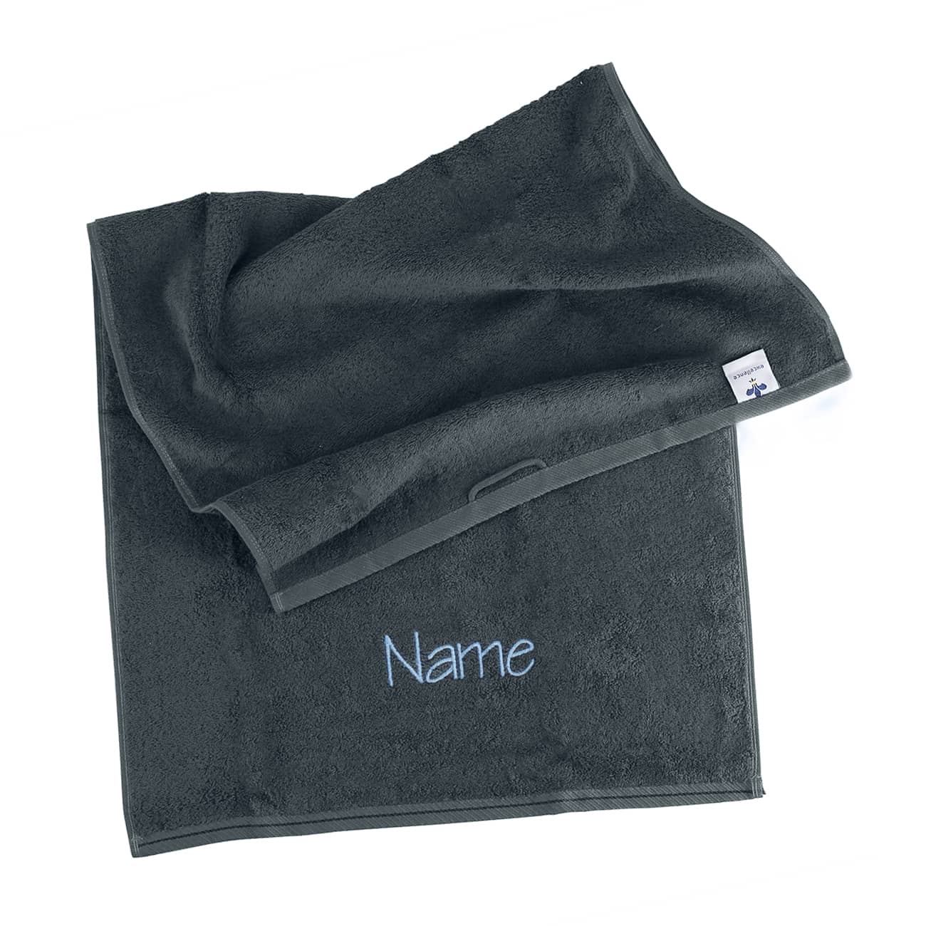 Handtuch in schiefergrau mit Name bestickt in hellblau