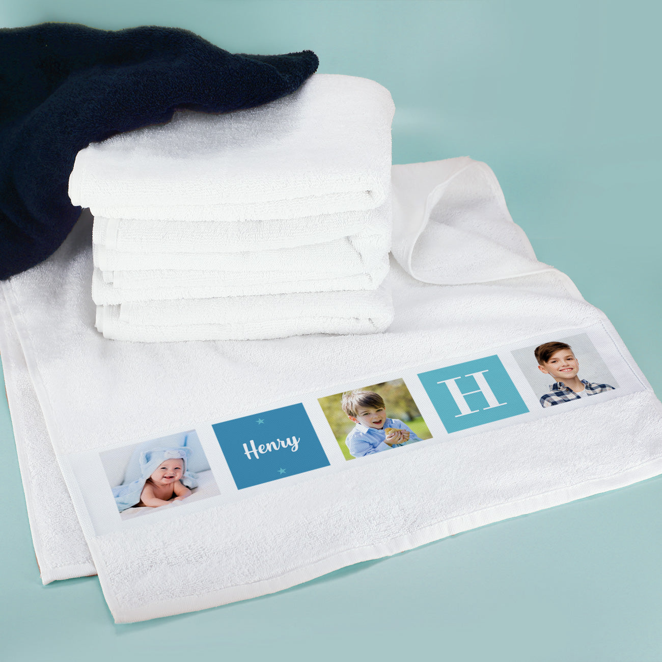 Handtuch für Jungen mit drei Fotos, Name und Initiale des Kindes