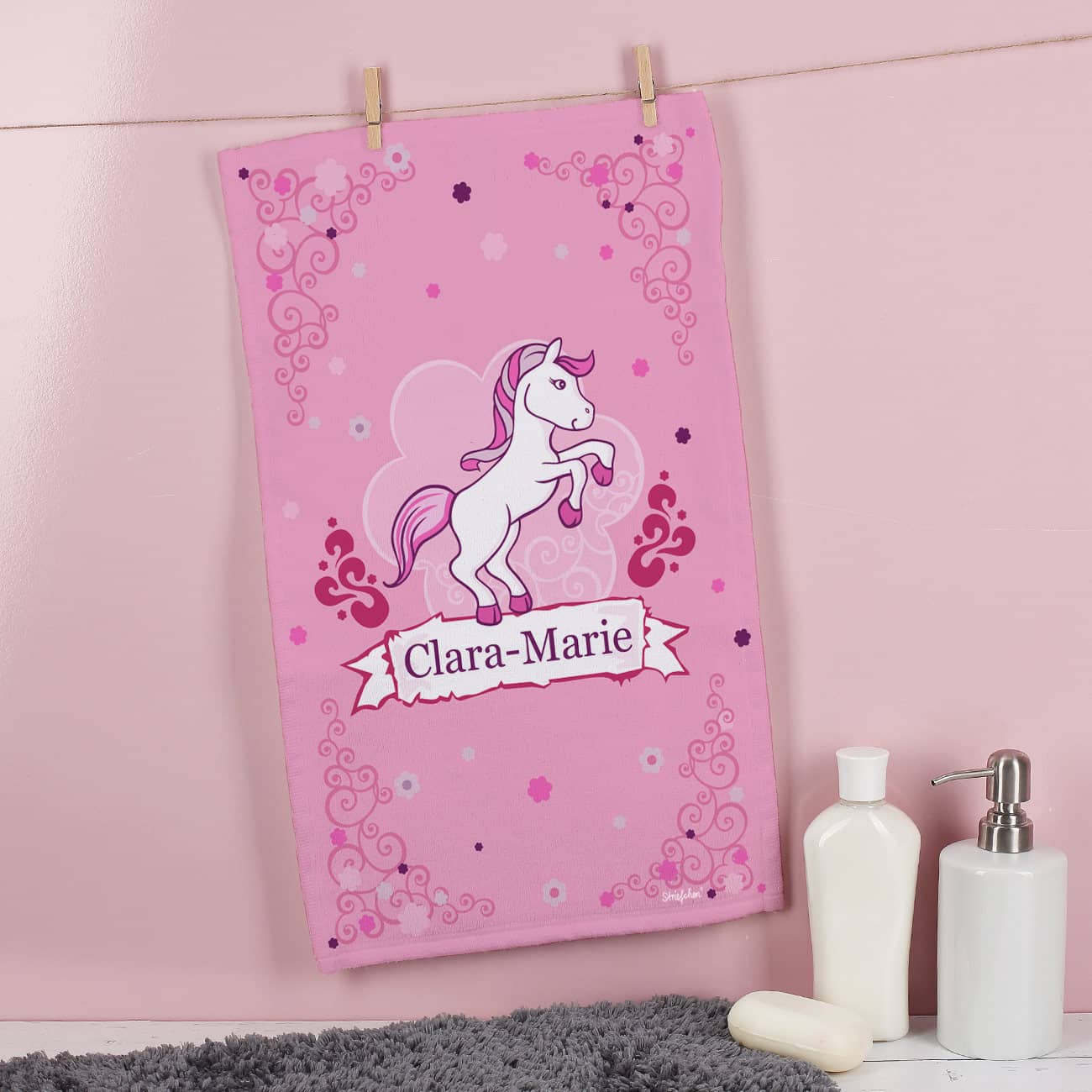 Kleines Handtuch mit Pink Pony und Ihrem Wunschnamen