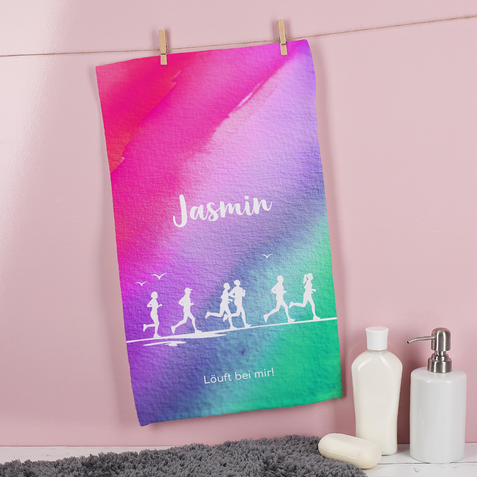 Personalisiertes Gästehandtuch 30 x 50 cm mit Hobby-Motiv, Name und Wunschtext – vollständig bedruckt auf weißem Stoff.