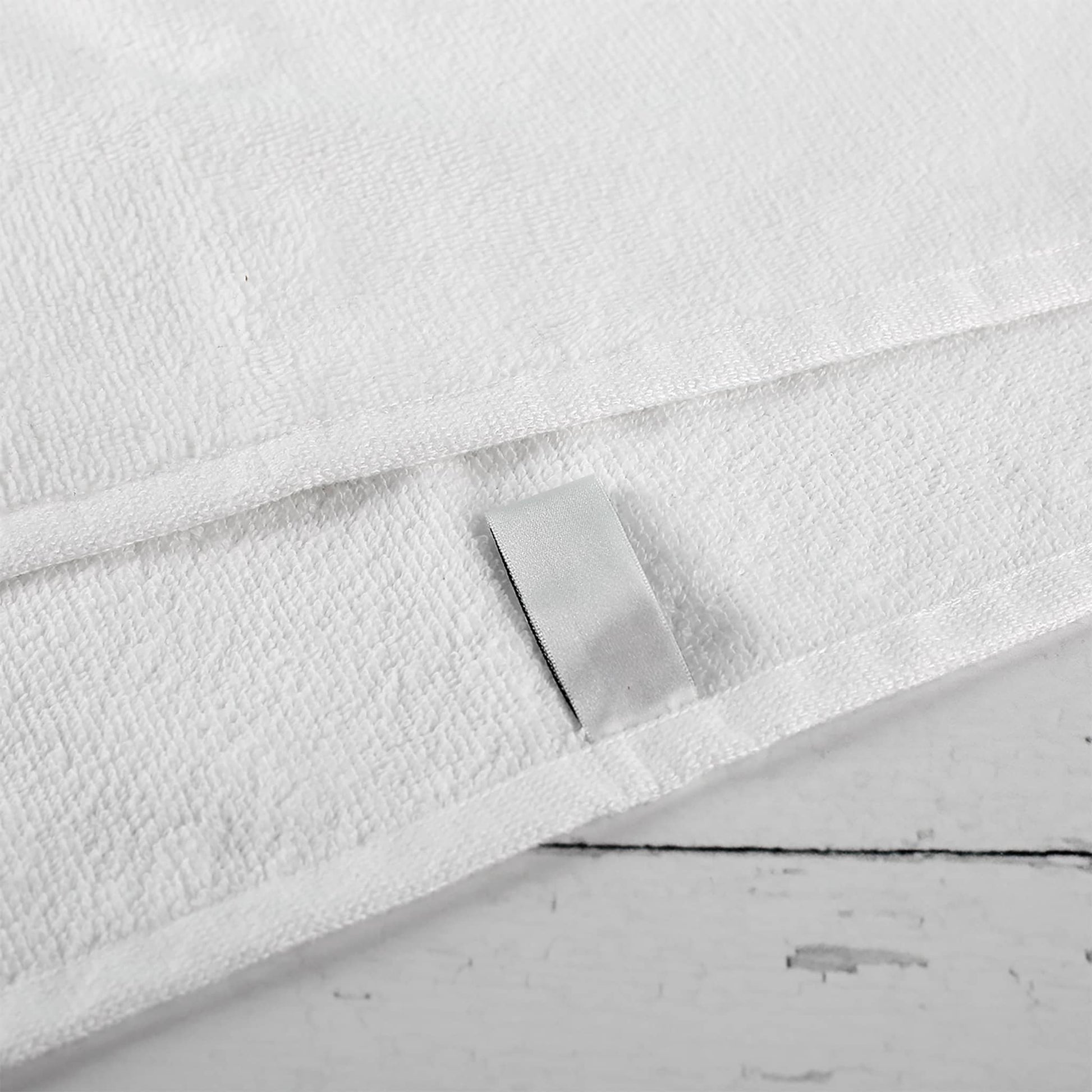 Mit kleiner Schlaufe