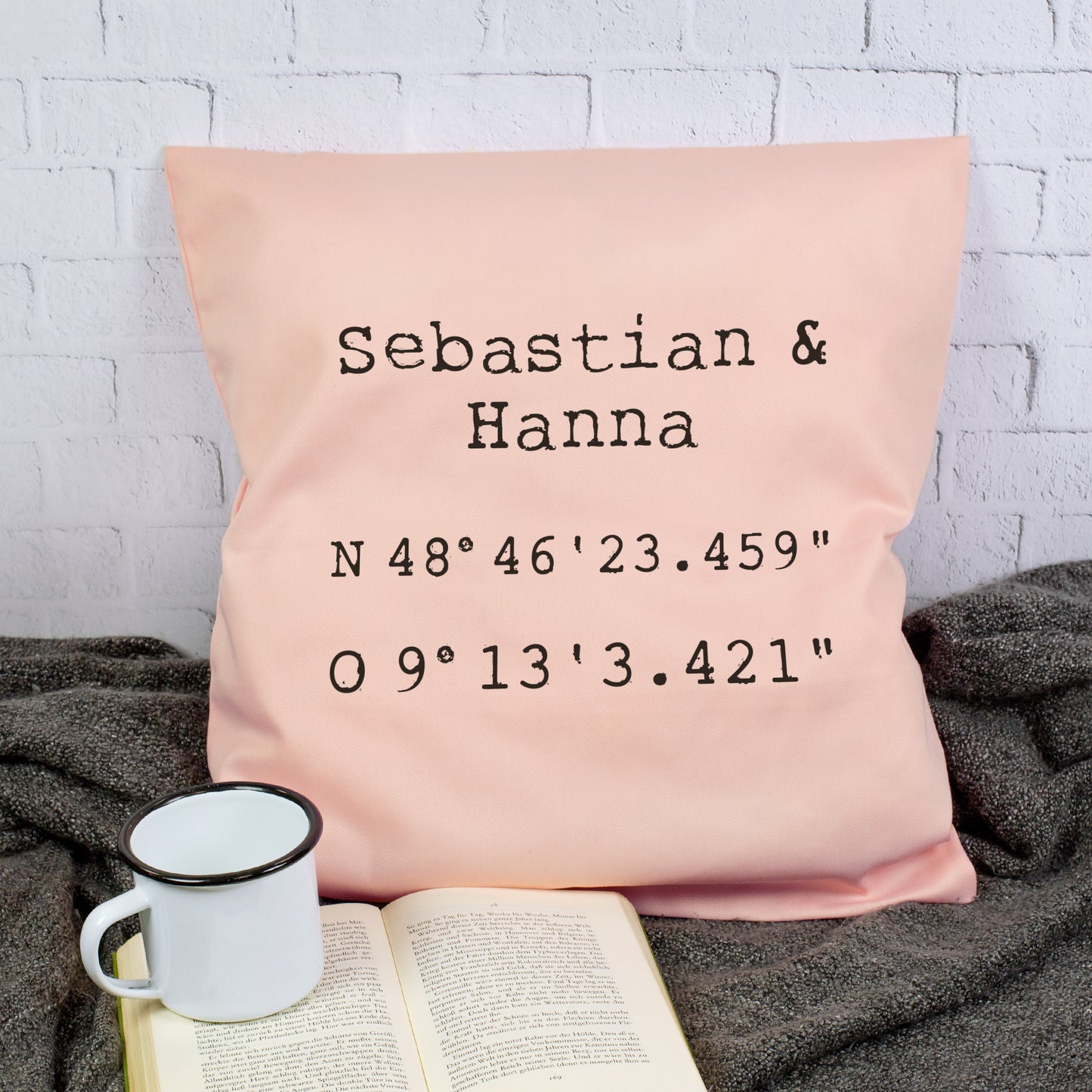 Rosa Kissen Du und Ich mit Wunschtext und Koordinaten personalisiert