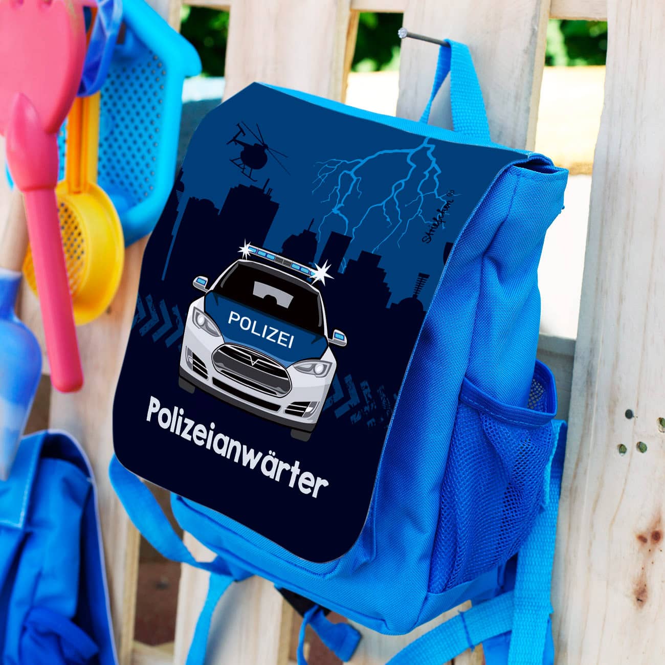 Blauer Kinderrucksack mit Polizeiauto und Name