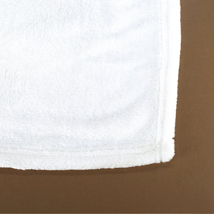 Detailansicht weiße Oberfläche der kleinen Kuscheldecke