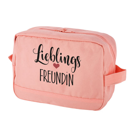 Kulturbeutel mit "Lieblings"-Motiv und Wunschaufdruck in Rosa freigestellt auf weißem Hintergrund