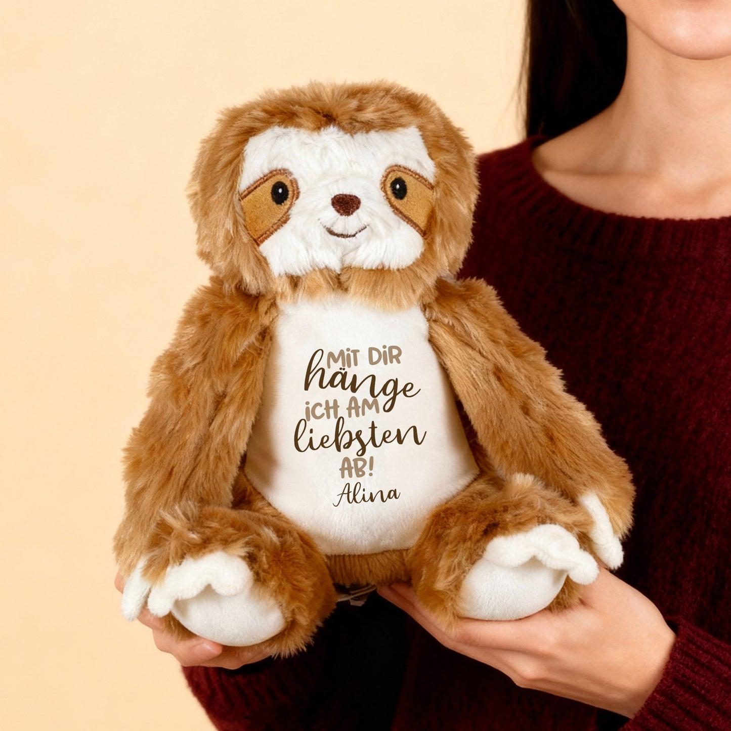 Faultier-Kuscheltier mit Aufdruck „Mit dir hänge ich am liebsten ab!“ – personalisiert mit Name Alina.