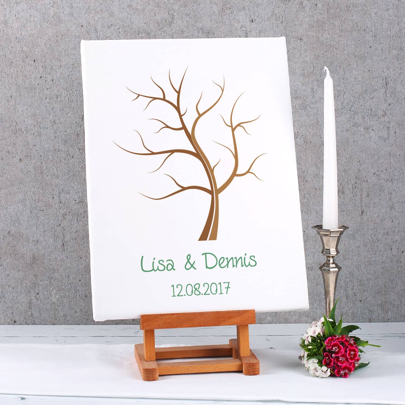 Weiße Leinwand zum gestalten mit Namen und Datum bedruckt