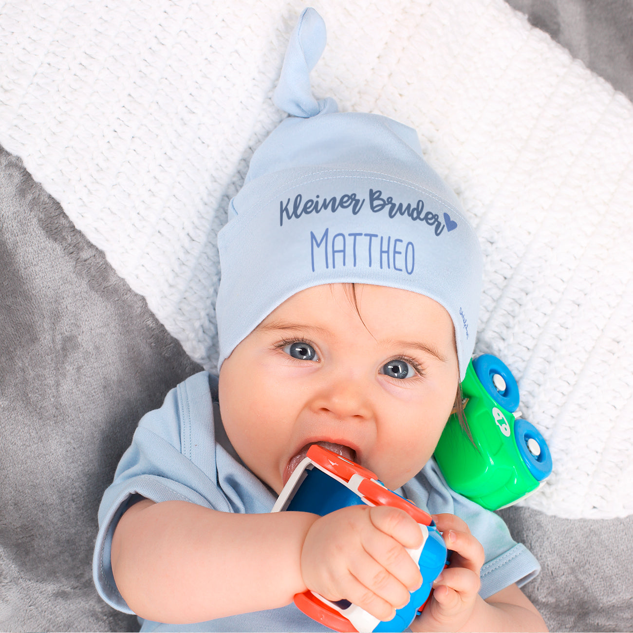 Hellblaue Babymütze - Kleiner Bruder | Personalisiertes Geschenk für Babys zur Geburt