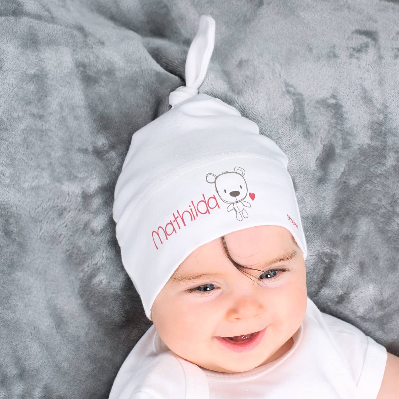 Süße Zipfelmütze für Babys mit Teddymotiv
