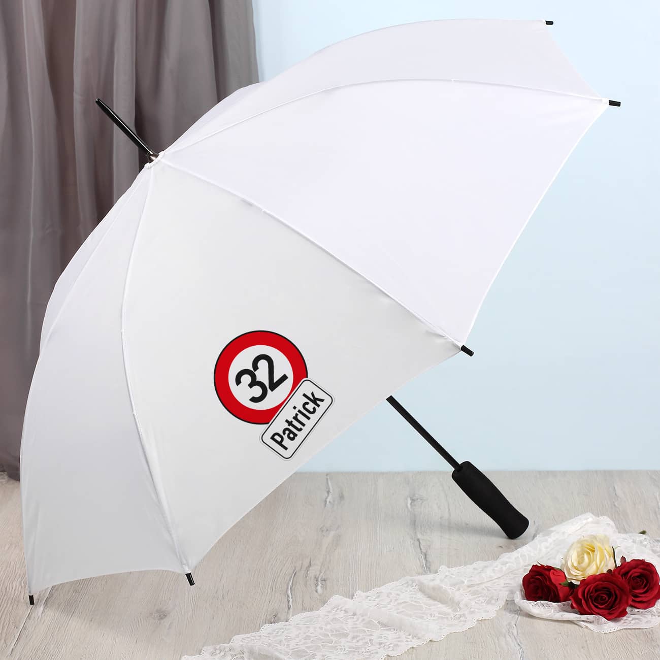 Persönlicher Schirm mit Verkehrszeichenmotiv