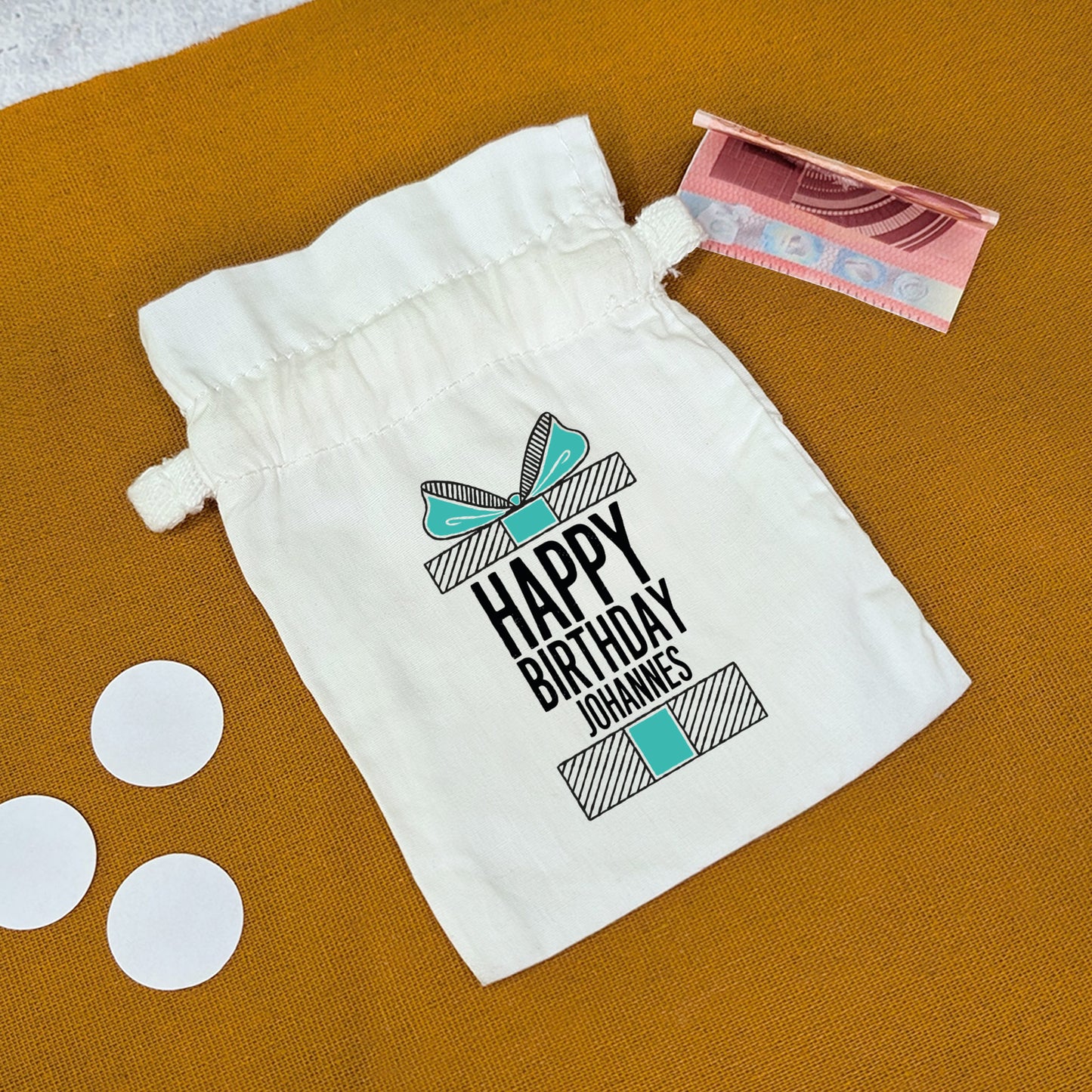 Geburtstagssäckchen aus Baumwolle mit Geldschein und Aufdruck „Happy Birthday Johannes“