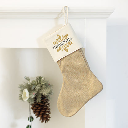 Weihnachtssocke mit goldenem Schneeflockenmotiv und Name bedruckt
