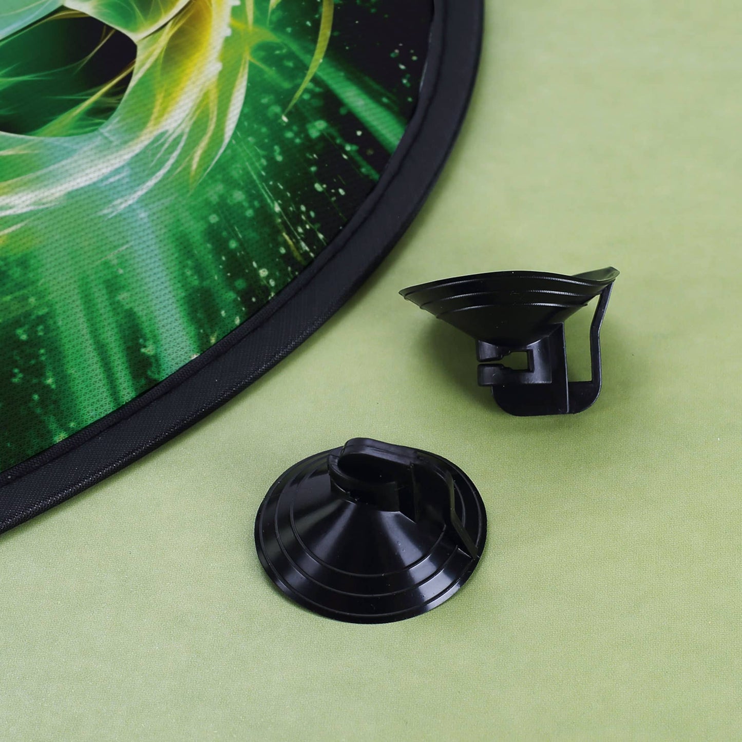 Personalisierter Sonnenschutz mit modernen Fußball-Motiv für das Autofenster