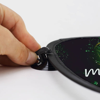 Personalisierter Sonnenschutz mit modernen Fußball-Motiv für das Autofenster