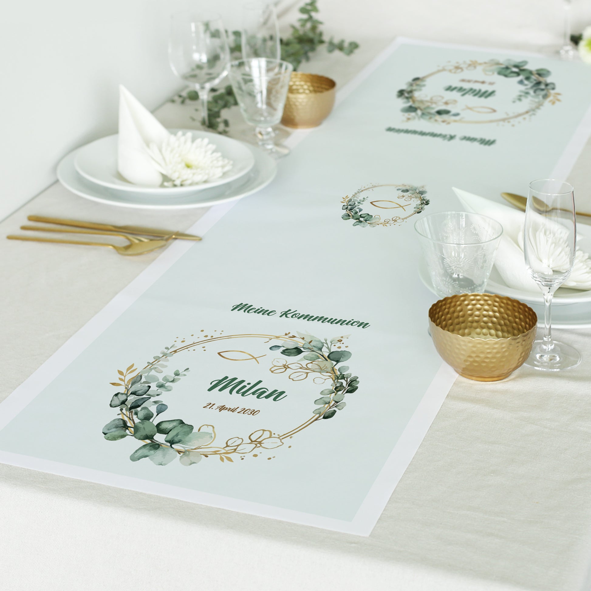 Personalisierter Tischläufer zur Kommunion mit Eukalyptuskranz Fischsymbol Name und Datum