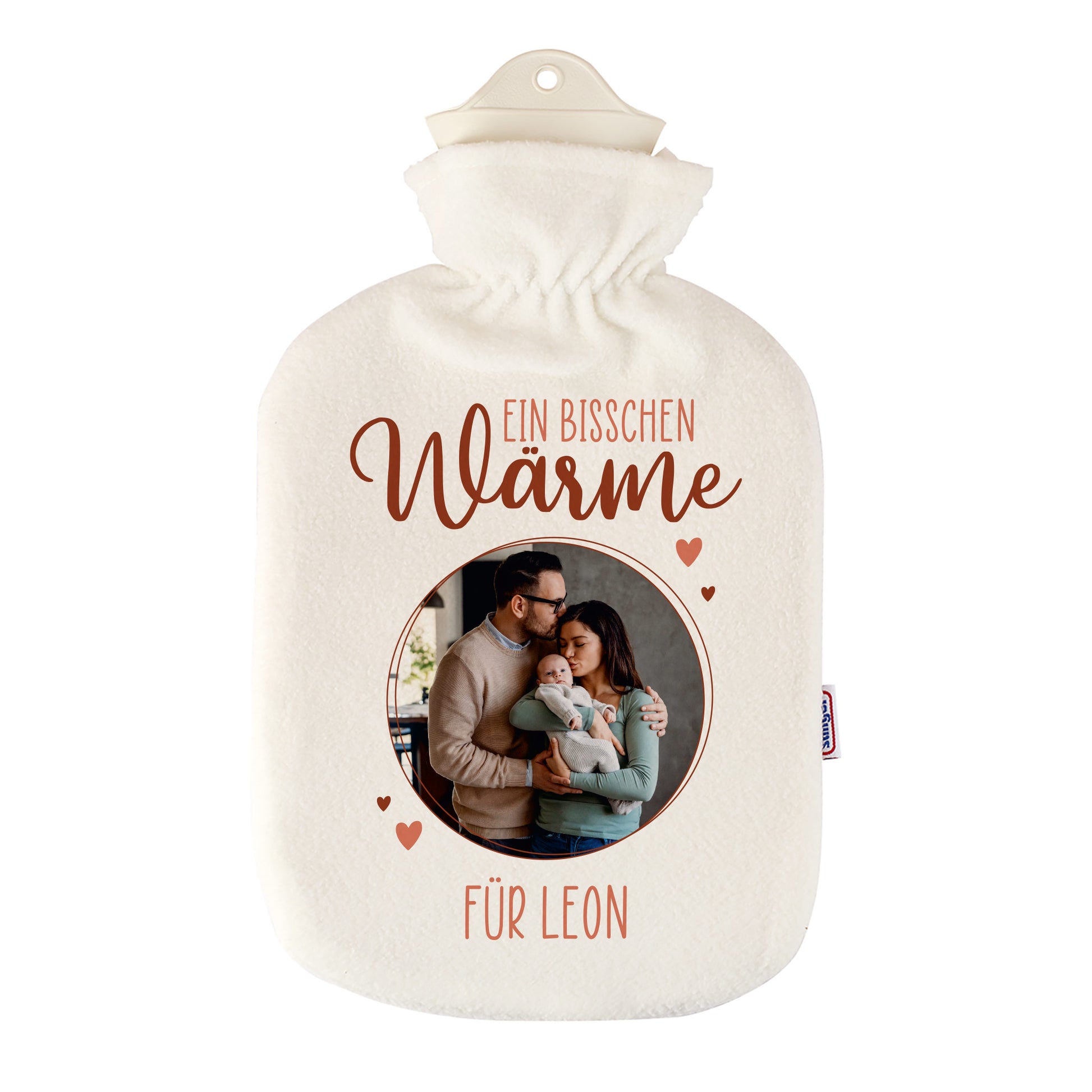 Personalisierte Wärmflasche mit Foto und Name auf Fleece-Bezug, Aufdruck „ein bisschen Wärme“, Vorderansicht auf weißem HIntergrund.