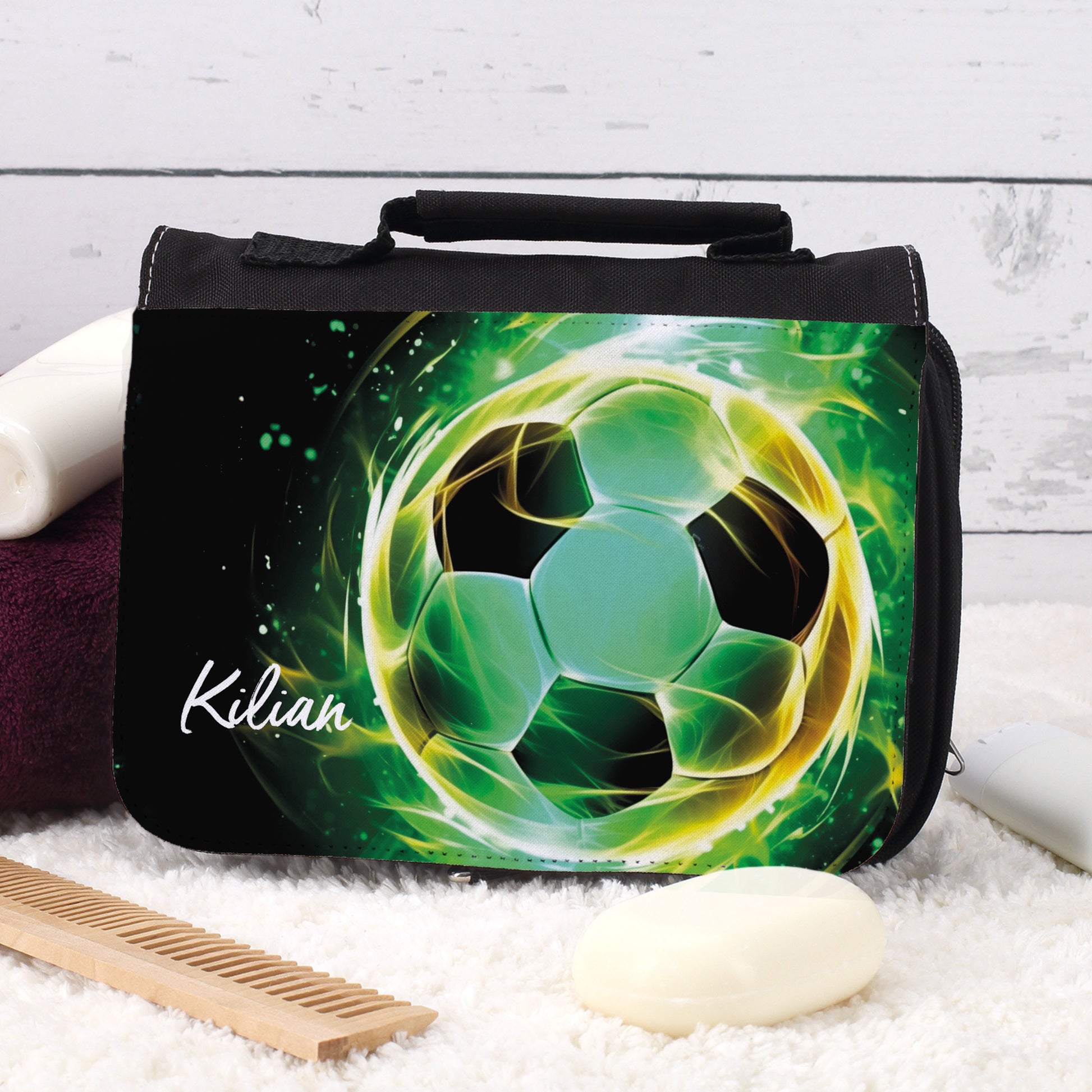 Personalisierte Waschtasche mit Fußballmotiv – Name Kilian auf Kulturtasche