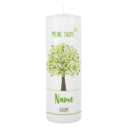 Taufkerze mit ihrem Namen und Datum
