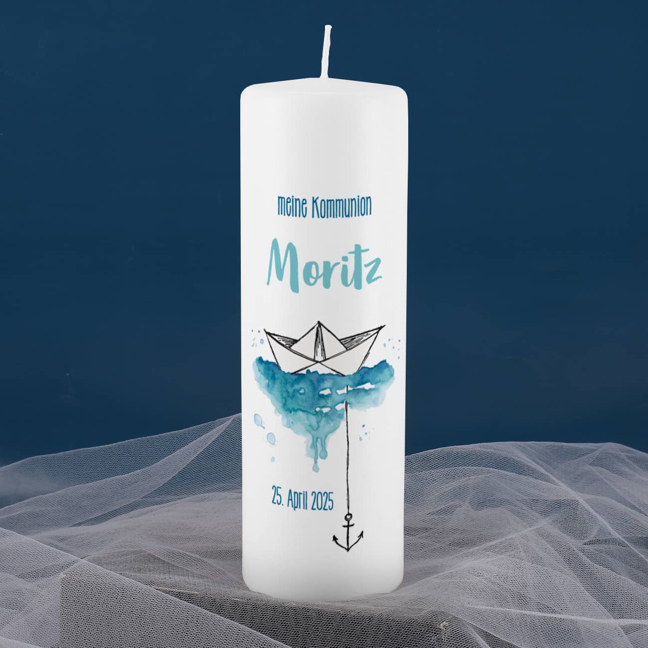 Kommunionkerze mit Papierboot und Anker