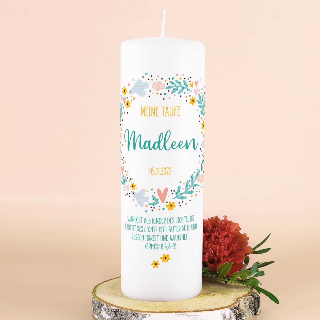 Schönes Motiv mit Blüten- und Blätterkranz und Personalisierung