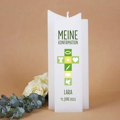 Konfirmationskerze mit grünem Kreuz, Name und Datum