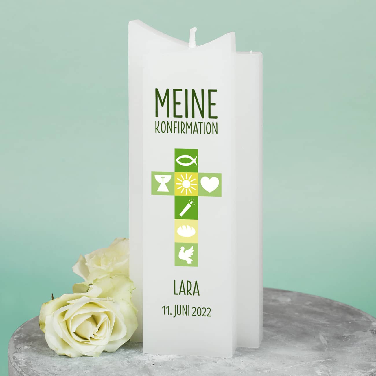 Wachskerze zur Konfirmation in grün mit Name und Datum