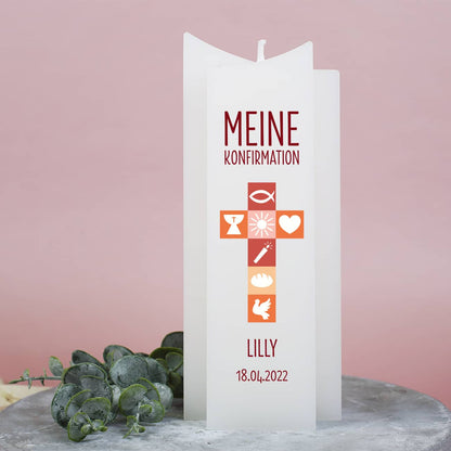 Konfirmationskerze mit rotem Kreuz und christlichen Symbolen