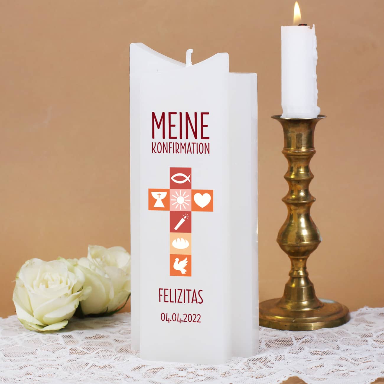 Wachskerze zur Konfirmation in rot mit Name und Datum