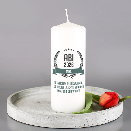 Abitur Kerze mit Name und Glückwunschtext auf Teller aus Stein mit Tulpe