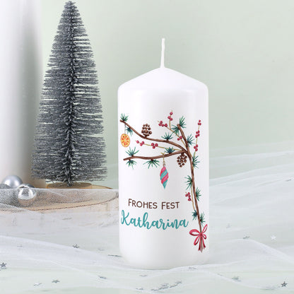 Festliche Weihnachts-Kerze mit Zweigen und Wunschtext