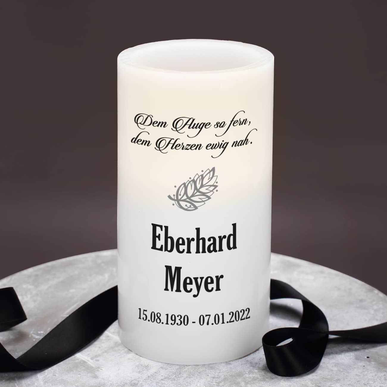 Tröstender Spruch auf Trauerkerze mit Personalisierung