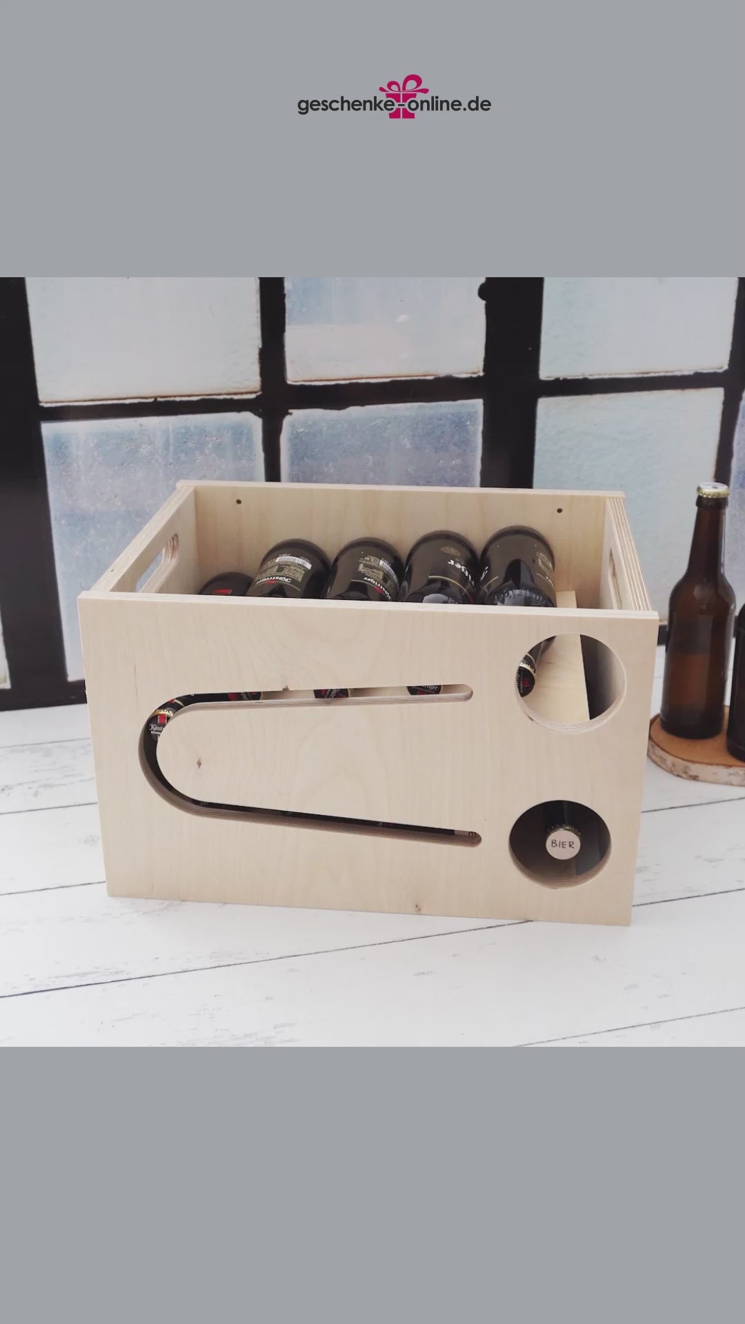 Anwendung der personalisierten Bierrutsche aus Holz