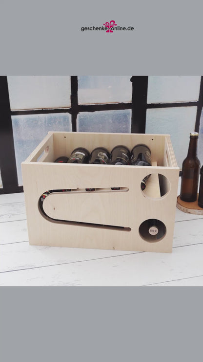 Anwendung der personalisierten Bierrutsche aus Holz