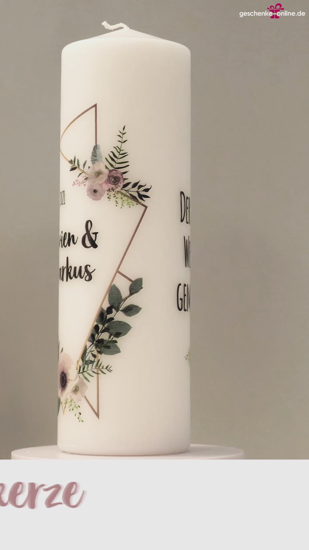bedruckte Hochzeitskerze mit personalisiertem Aufdruck und Blüten-Motiv