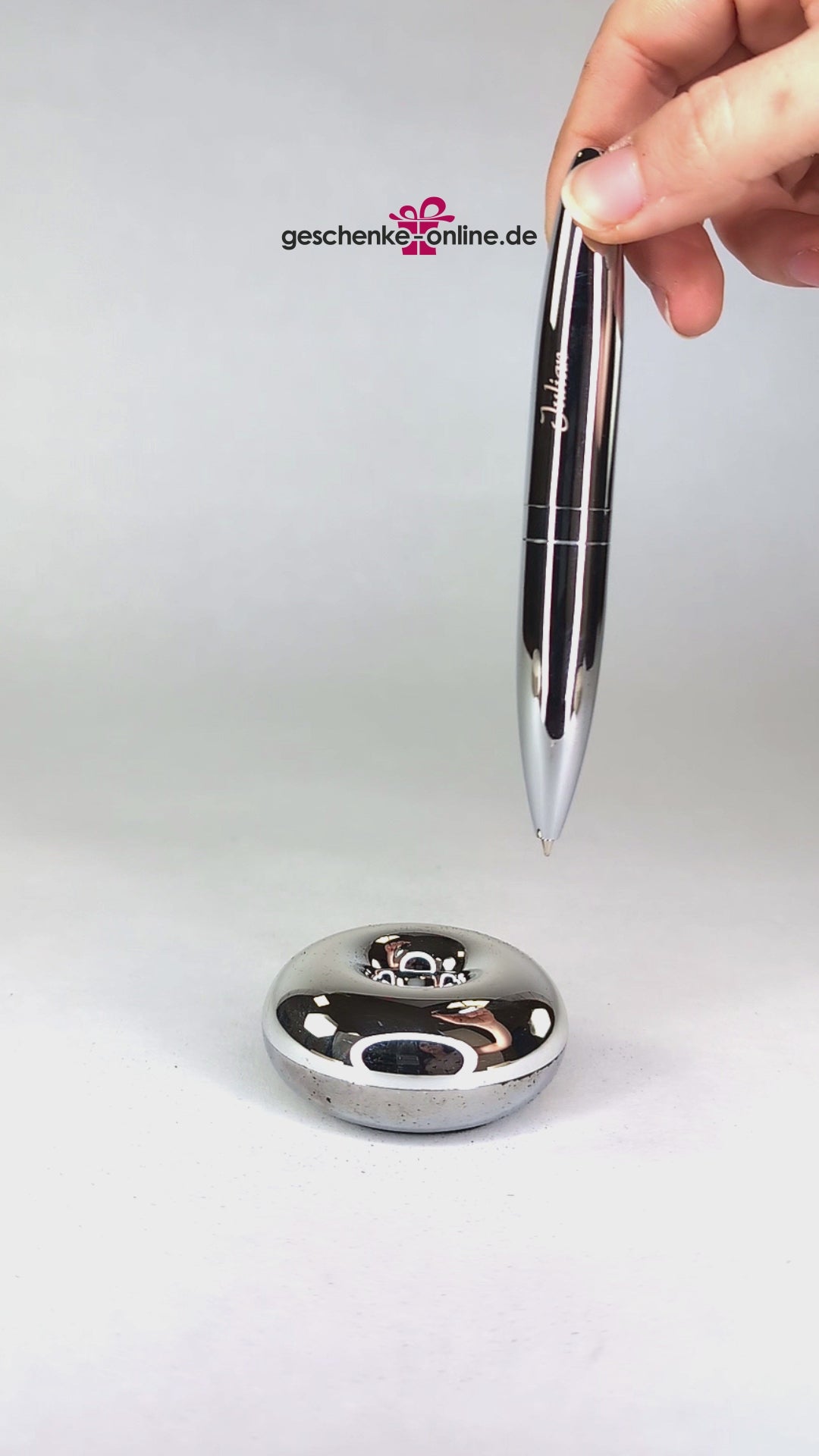 magischer Kugelschreiber mit Magnethalter und Wunschgravur