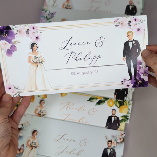 Hochzeitseinladung – Ziehkarte mit Brautpaar und lila Blumen-Motiv