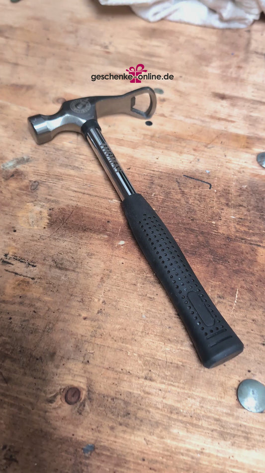 Feierabend-Hammer mit Flaschenöffner und Gravur des Namens als Männergeschenk oder zum Vatertag