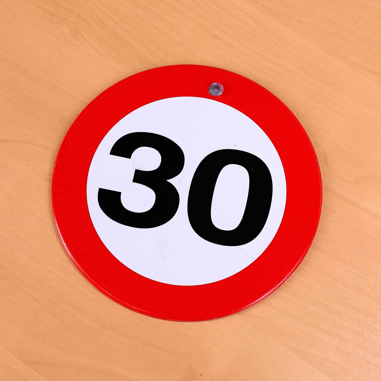 rundes Metallschild zum 30. Geburtstag