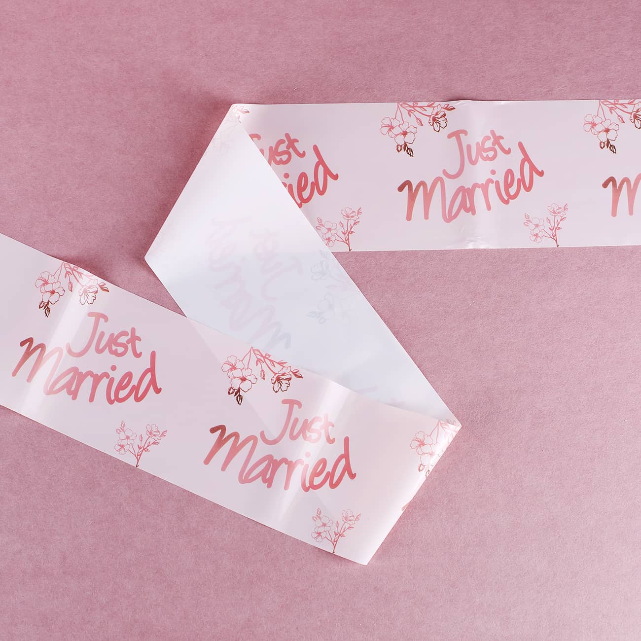 Einseitig bedrucktes Absperrband als Hochzeitsdeko