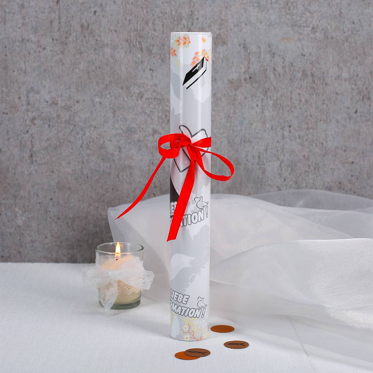 Geschenkgutschein in einer Rolle als Geschenkverpackung