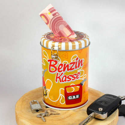 Metallspardose Benzin Kasse mit 10-Euro-Schein im Einwurfschlitz