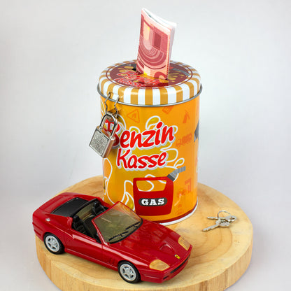 Metallspardose Benzin Kasse im bunten Design, Vorderansicht freigestellt