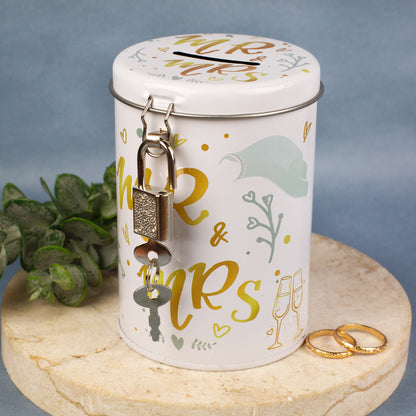Spardose Hochzeit Mr. & Mrs. aus Metall mit goldenem Schriftzug und Herzmotiven